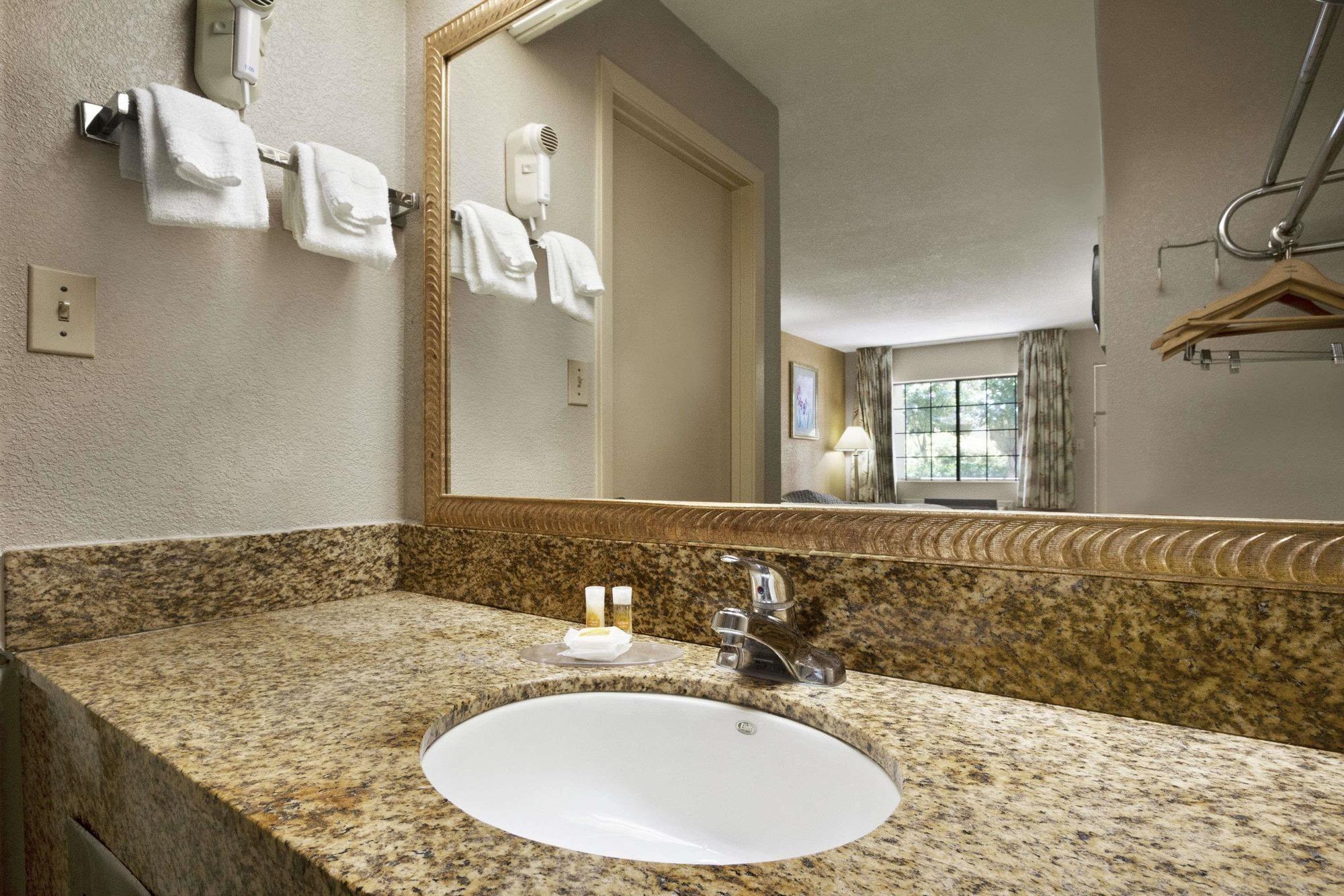 Days Inn By Wyndham Southaven Ms Extérieur photo